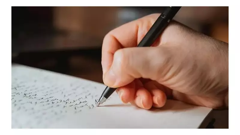 Por que a letra dos médicos é tão ruim? Descubra os motivos e como isso afeta a saúde pública