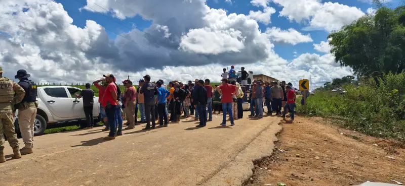 Protesto contra operação do Ibama fecha rodovia no Acre: entenda o motivo
