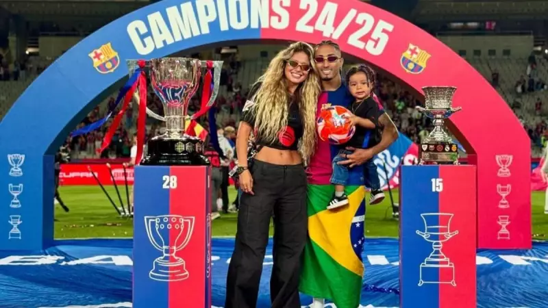 Raphinha emociona torcida do Barcelona ao atravessar estádio de joelhos em agradecimento