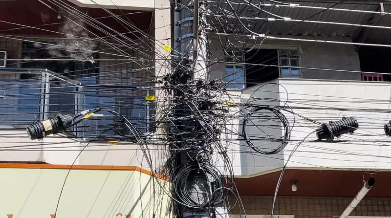 Santo Antônio de Pádua em alerta: Câmara discute desordem nos postes e cobra organização de cabos de internet e luz
