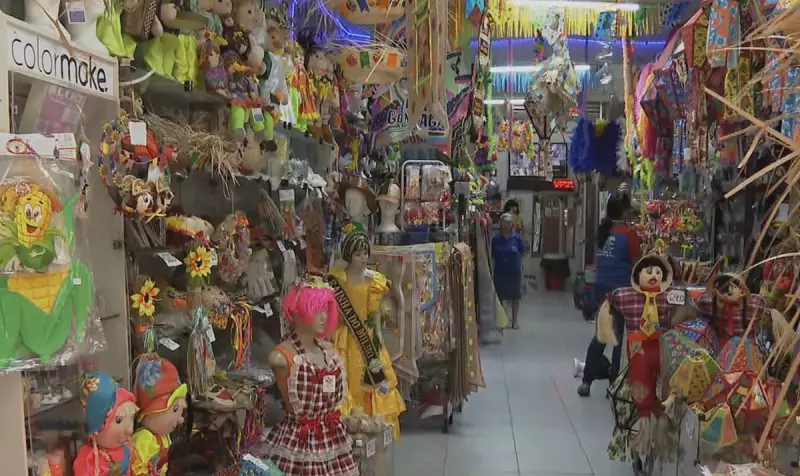 São João aquece o comércio no Recife: clientes buscam produtos temáticos para as festas