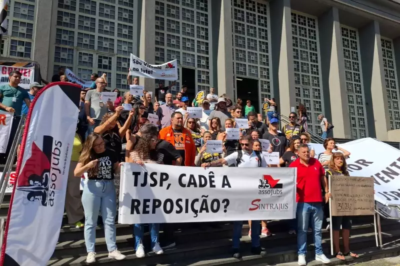 Servidores do TJ-SP em greve protestam no Fórum de Santos: entenda as reivindicações