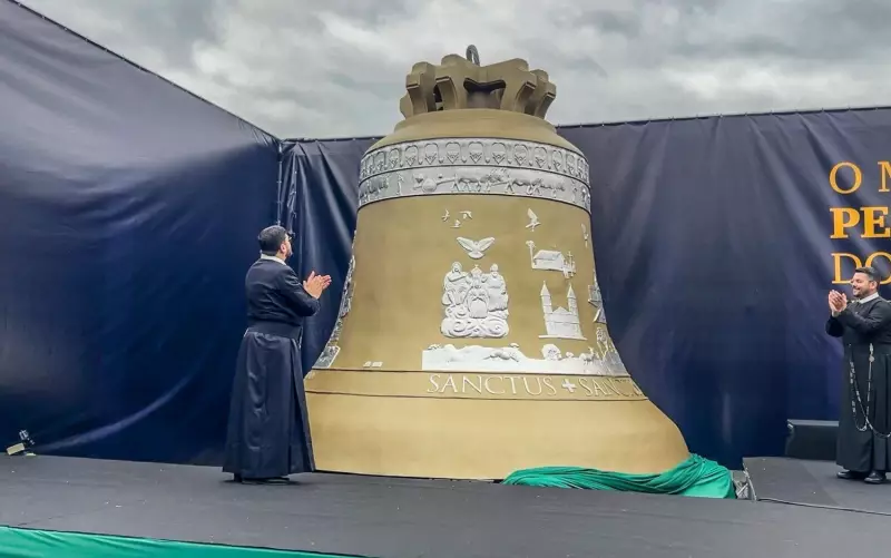 Sino Gigante de 55 Toneladas Chega ao Brasil: Uma Obra-Prima Polonesa para Goiás