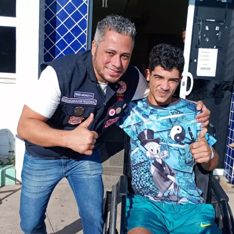 Superação: peão arrastado por touro deixa hospital em cadeira de rodas e celebra alta com equipe médica