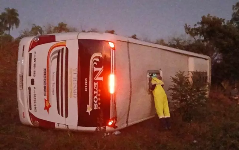 Tragédia na MG-491: Ônibus envolve-se em acidente próximo a praça de pedágio e deixa 2 mortos entre Varginha e Três Corações