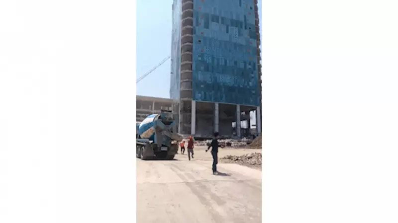 Tremor na Tailândia causa colapso de prédio em cena dramática; assista ao vídeo