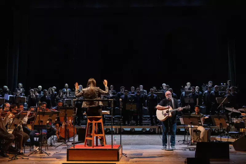 Tributo emocionante a Secos & Molhados: concerto no Theatro Municipal de SP revive clássicos da banda