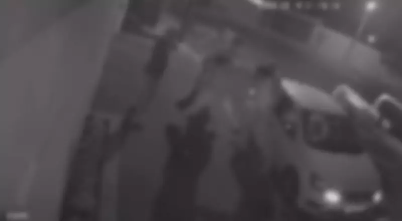 Universitário é agredido por grupo em frente à república em Jaboticabal: veja o vídeo