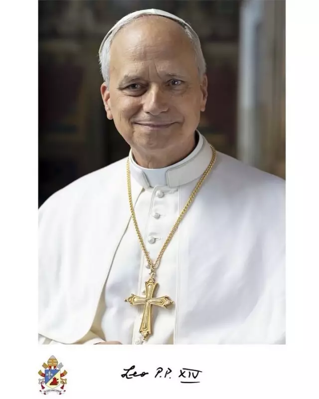 Vaticano revela primeira foto oficial do Papa Leão XIV: veja a imagem histórica