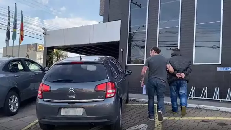 Venezuelano é preso no RS por suspeita de estupro da filha de familiar; menina teria gravado vídeo denunciando abuso