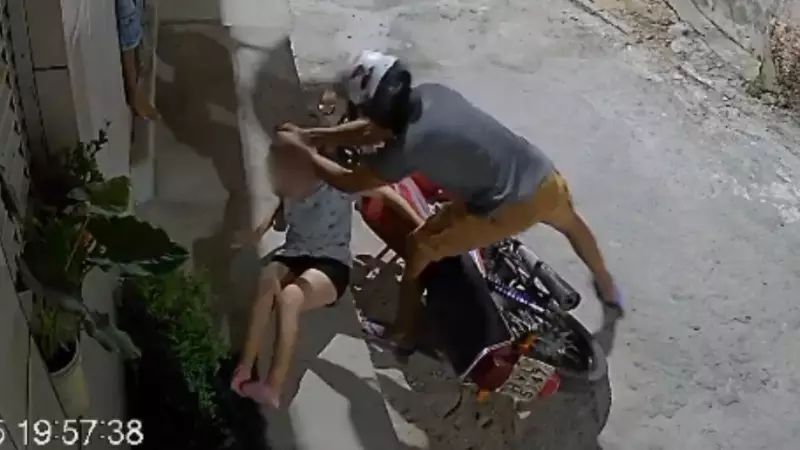 Vídeo chocante: Pai agride filha adolescente puxando cabelo em briga doméstica no Ceará