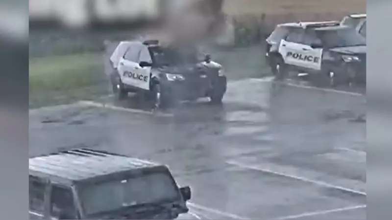 Vídeo impressionante: Carro de polícia é atingido por raio em Oklahoma, nos EUA
