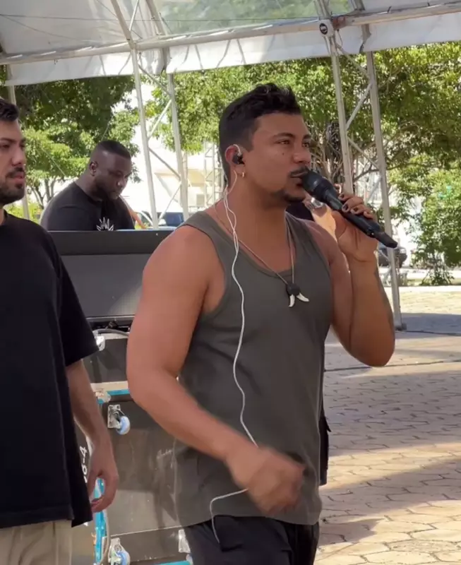 Xamã surpreende fãs com aparição espontânea durante ensaio no Festival América do Sul